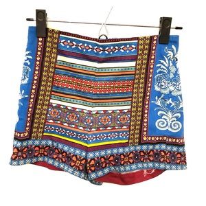 High Wasted patterned shorts